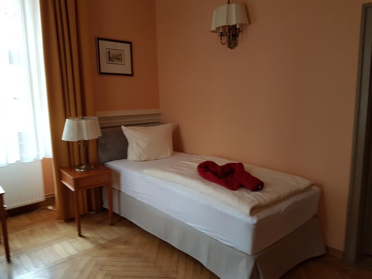 Stadtschloss Hecklingen*** Hecklingen  Εξωτερικό φωτογραφία